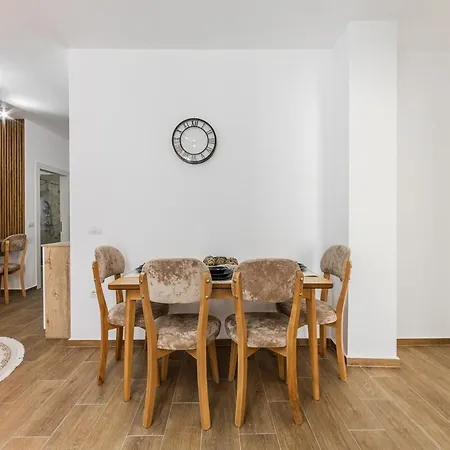 Coastal Chic Retreat By Ps