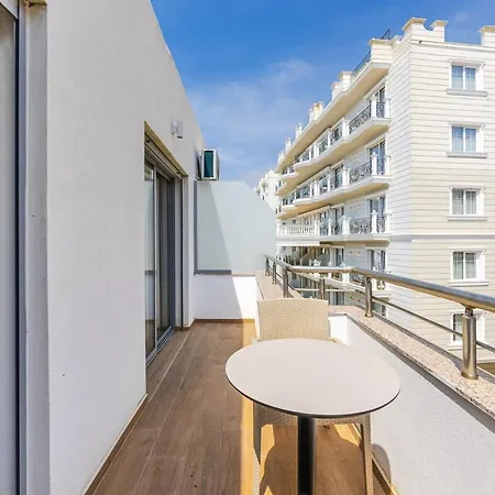 Coastal Chic Retreat By Ps * Golem (Tirana)