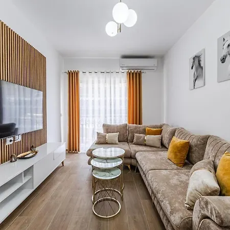 Coastal Chic Retreat By Ps Apartment Golem (Tirana)