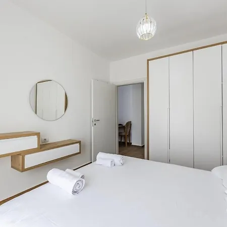 Apartment Coastal Chic Retreat By Ps *