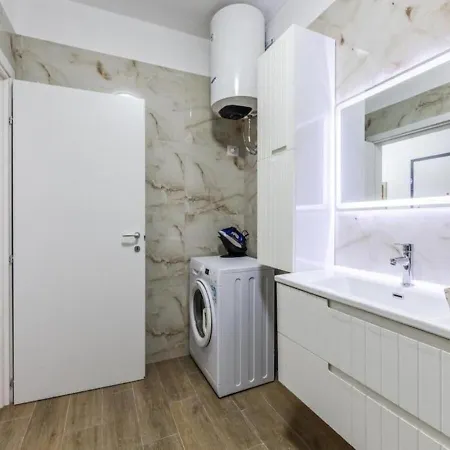 Coastal Chic Retreat By Ps Apartmán Golem (Tirana)
