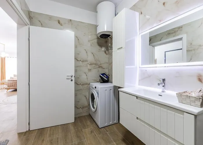 Coastal Chic Retreat By Ps *